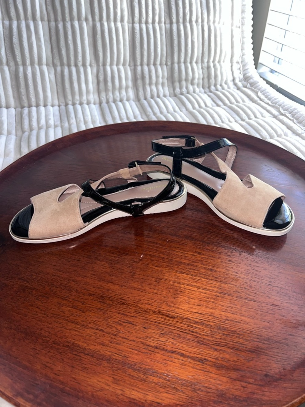 BeautiFeel Two-Tone Beige and Black Slingback Sandals - Picture 3 of 10